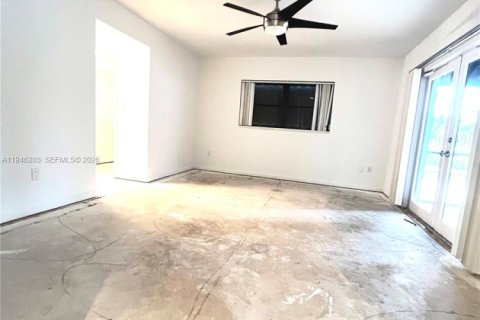 Casa en venta en Miami, Florida, 4 dormitorios, 180.97 m2 № 2003446 - foto 8