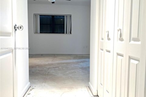 Casa en venta en Miami, Florida, 4 dormitorios, 180.97 m2 № 2003446 - foto 7