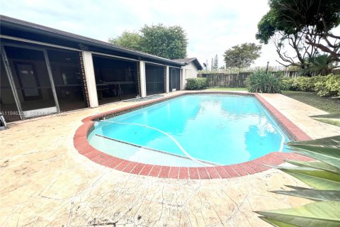 Casa en venta en Miami, Florida, 4 dormitorios, 180.97 m2 № 2003446 - foto 13