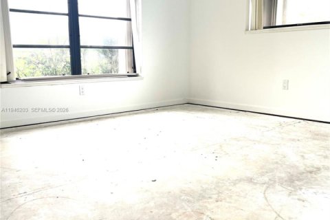 Casa en venta en Miami, Florida, 4 dormitorios, 180.97 m2 № 2003446 - foto 10