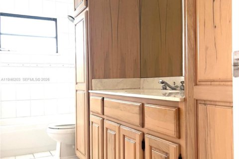 Casa en venta en Miami, Florida, 4 dormitorios, 180.97 m2 № 2003446 - foto 6