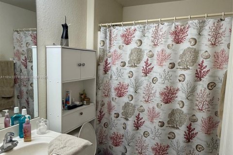 Купить коммерческую недвижимость в Лихай-Эйкерс, Флорида № 1950199 - фото 30