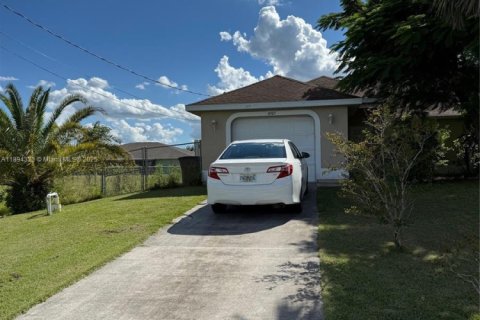 Купить коммерческую недвижимость в Лихай-Эйкерс, Флорида № 1950199 - фото 2