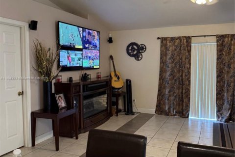 Купить коммерческую недвижимость в Лихай-Эйкерс, Флорида № 1950199 - фото 6