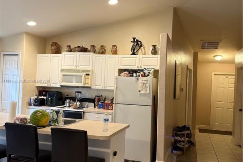 Купить коммерческую недвижимость в Лихай-Эйкерс, Флорида № 1950199 - фото 8