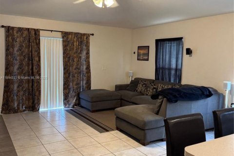 Купить коммерческую недвижимость в Лихай-Эйкерс, Флорида № 1950199 - фото 5