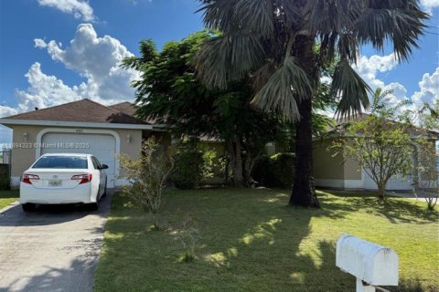 Купить коммерческую недвижимость в Лихай-Эйкерс, Флорида № 1950199 - фото 3