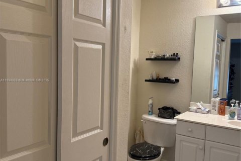 Купить коммерческую недвижимость в Лихай-Эйкерс, Флорида № 1950199 - фото 14