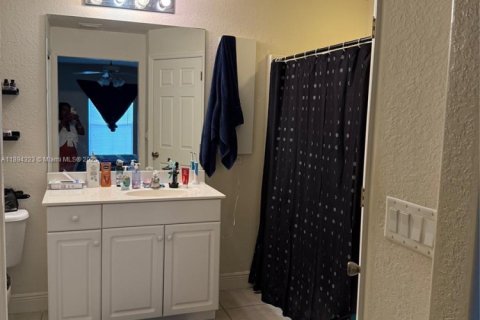 Купить коммерческую недвижимость в Лихай-Эйкерс, Флорида № 1950199 - фото 13