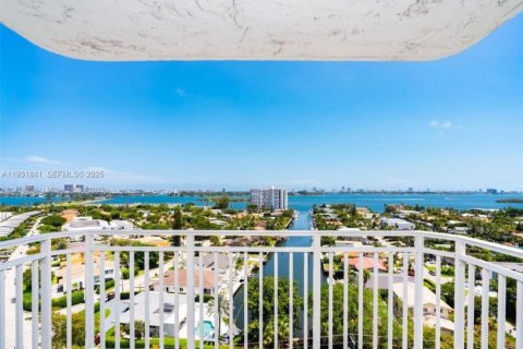 Condo in North Miami, Florida, 2 bedrooms  № 2035668