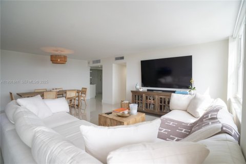 Condo in North Miami, Florida, 2 bedrooms  № 2035668 - photo 10