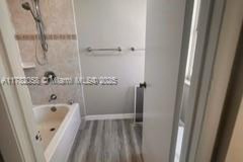 Condominio en alquiler en Stuart, Florida, 2 dormitorios, 116.22 m2 № 1934967 - foto 24