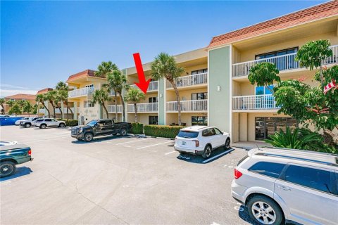 Condo in Indian Rocks Beach, Florida, 2 bedrooms  № 1899160 - photo 2