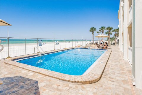 Condo in Indian Rocks Beach, Florida, 2 bedrooms  № 1899160 - photo 29