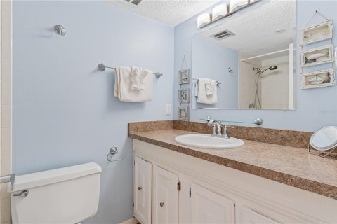 Condo in Indian Rocks Beach, Florida, 2 bedrooms  № 1899160 - photo 15