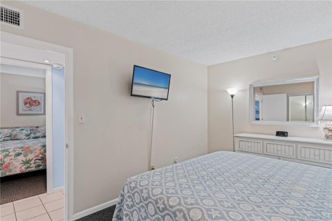 Condo in Indian Rocks Beach, Florida, 2 bedrooms  № 1899160 - photo 18