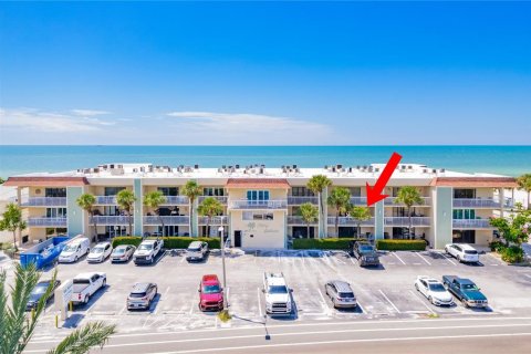 Condo in Indian Rocks Beach, Florida, 2 bedrooms  № 1899160 - photo 1