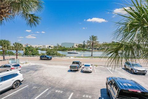 Condo in Indian Rocks Beach, Florida, 2 bedrooms  № 1899160 - photo 4