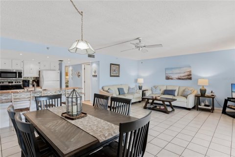 Condo in Indian Rocks Beach, Florida, 2 bedrooms  № 1899160 - photo 9