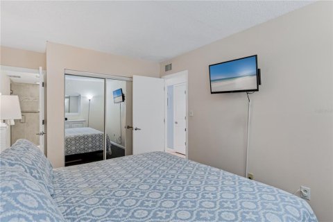 Condo in Indian Rocks Beach, Florida, 2 bedrooms  № 1899160 - photo 20