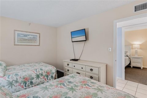 Condo in Indian Rocks Beach, Florida, 2 bedrooms  № 1899160 - photo 26