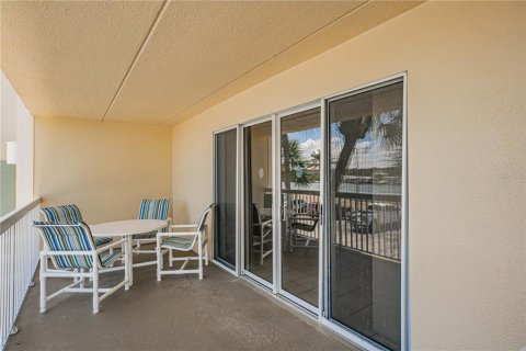 Condo in Indian Rocks Beach, Florida, 2 bedrooms  № 1899160 - photo 5