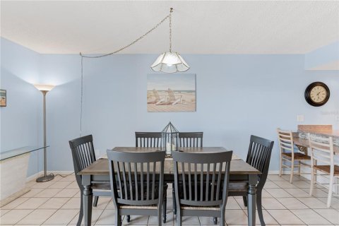 Condo in Indian Rocks Beach, Florida, 2 bedrooms  № 1899160 - photo 10