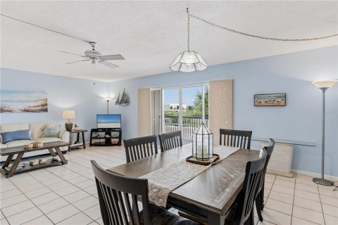 Condo in Indian Rocks Beach, Florida, 2 bedrooms  № 1899160 - photo 11