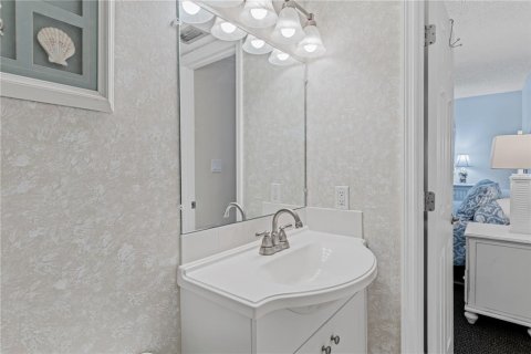 Condo in Indian Rocks Beach, Florida, 2 bedrooms  № 1899160 - photo 22