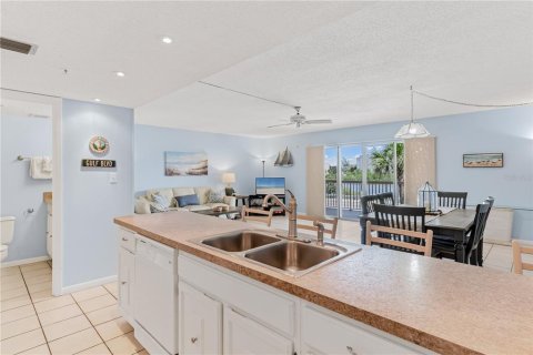 Condo in Indian Rocks Beach, Florida, 2 bedrooms  № 1899160 - photo 14