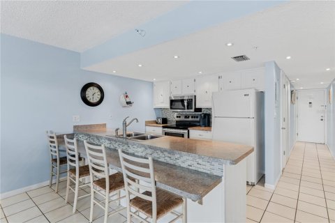 Condo in Indian Rocks Beach, Florida, 2 bedrooms  № 1899160 - photo 12