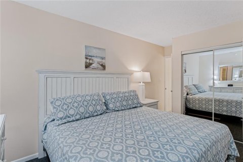 Condo in Indian Rocks Beach, Florida, 2 bedrooms  № 1899160 - photo 19