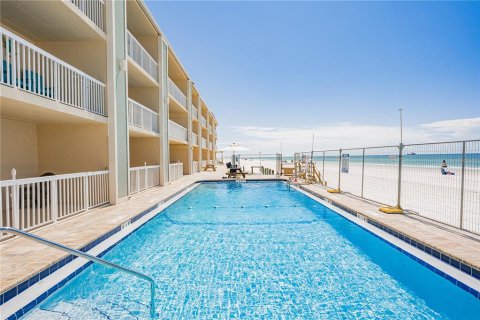Condo in Indian Rocks Beach, Florida, 2 bedrooms  № 1899160 - photo 28