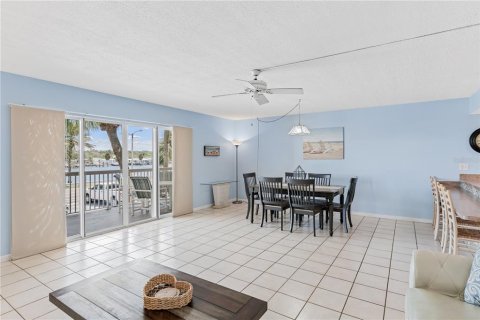 Condo in Indian Rocks Beach, Florida, 2 bedrooms  № 1899160 - photo 7