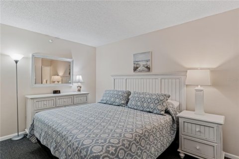 Condo in Indian Rocks Beach, Florida, 2 bedrooms  № 1899160 - photo 17
