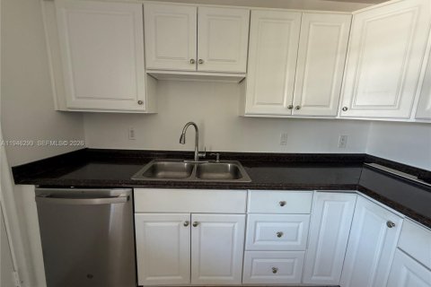 Apartment in Coral Springs, Florida 2 bedrooms, 114.27 sq.m. № 2002596 - photo 4