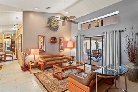 Casa en venta en Spring Hill, Florida, 4 dormitorios, 328.78 m2 № 1673235 - foto 8