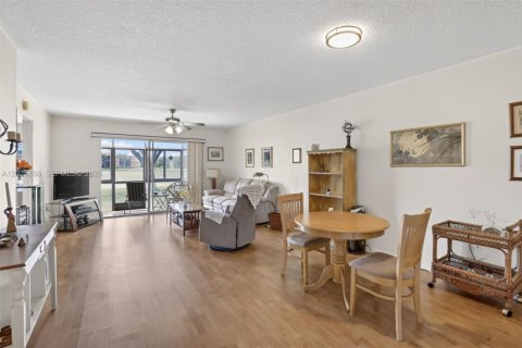 Condo in Pembroke Pines, Florida, 2 bedrooms № 2186083 - photo 9