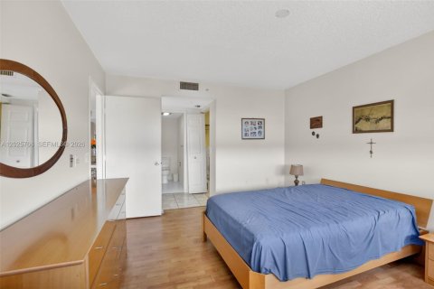Condo in Pembroke Pines, Florida, 2 bedrooms № 2186083 - photo 17
