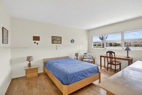 Condo in Pembroke Pines, Florida, 2 bedrooms № 2186083 - photo 15