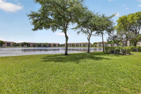 Condo in Pembroke Pines, Florida, 2 bedrooms № 2186083 - photo 29