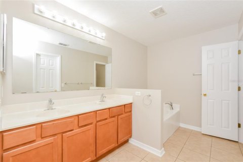 House in Leesburg, Florida 4 bedrooms, 186.73 sq.m. № 1520929 - photo 19