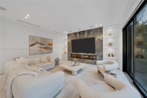 Villa ou maison à vendre à Miami, Floride: 3 chambres, 281.59 m2 № 1975323 - photo 30
