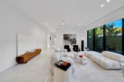 Villa ou maison à vendre à Miami, Floride: 3 chambres, 281.59 m2 № 1975323 - photo 13