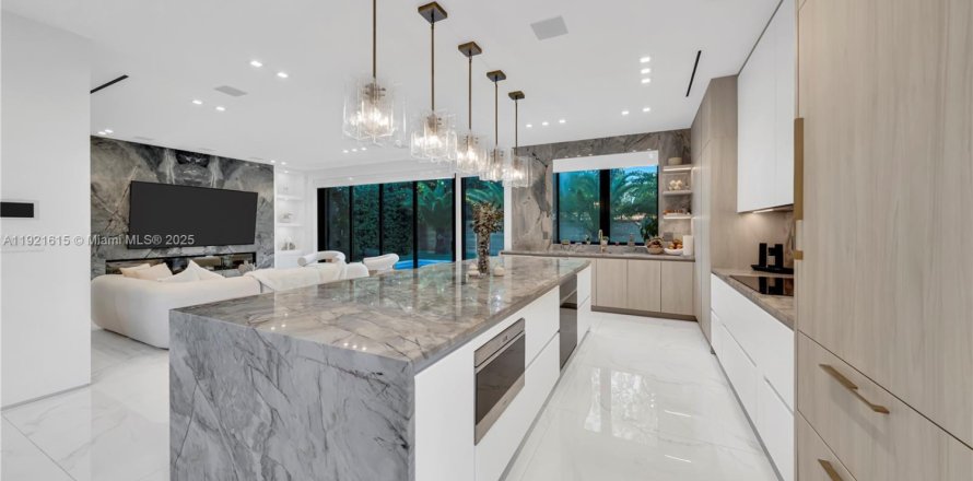 Villa ou maison à Miami, Floride 3 chambres, 281.59 m2 № 1975323