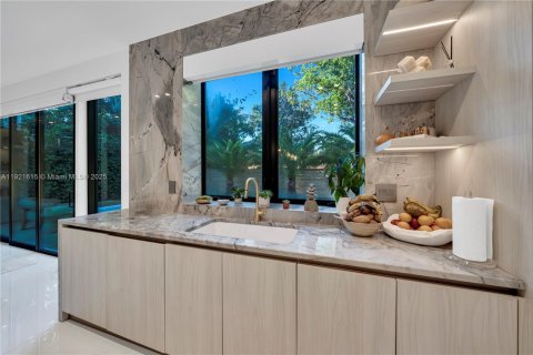 Villa ou maison à vendre à Miami, Floride: 3 chambres, 281.59 m2 № 1975323 - photo 22