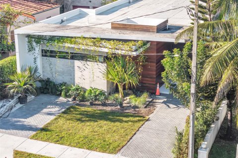 Villa ou maison à vendre à Miami, Floride: 3 chambres, 281.59 m2 № 1975323 - photo 4