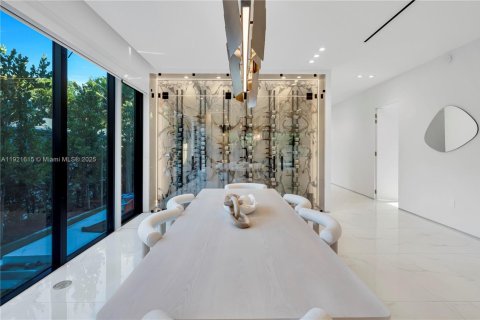 Villa ou maison à vendre à Miami, Floride: 3 chambres, 281.59 m2 № 1975323 - photo 17