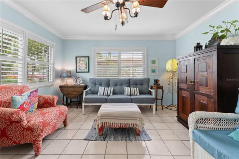 House in Largo, Florida 3 bedrooms, 91.88 sq.m. № 1841702 - photo 7