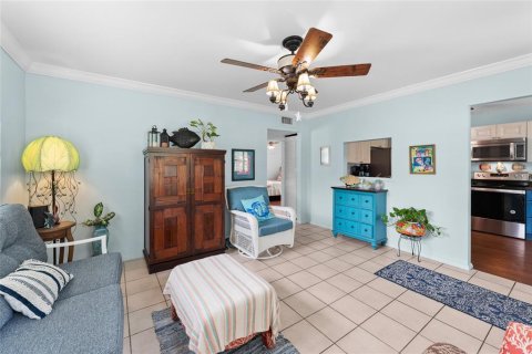 House in Largo, Florida 3 bedrooms, 91.88 sq.m. № 1841702 - photo 5